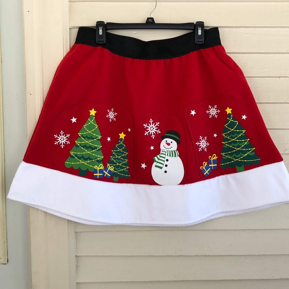 Merry & Bright Christmas tree skirt woman’s snowman NWT red green black white